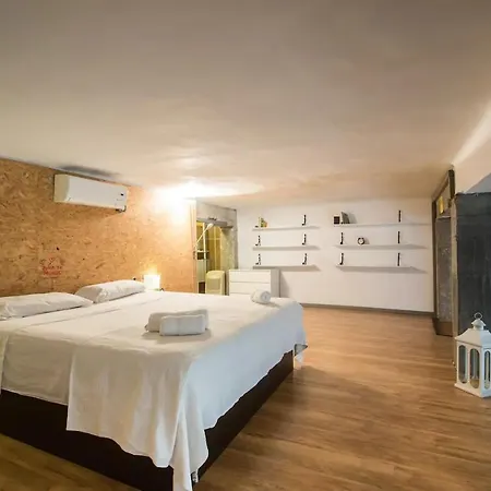 Very Cool Duplex Loft. Billard. Piano. Patio. Centric. *
