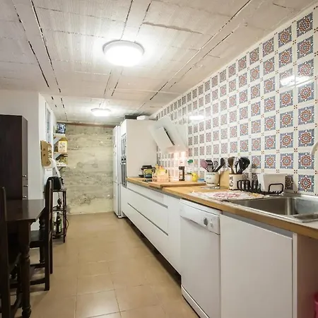 Very Cool Duplex Loft. Billard. Piano. Patio. Centric.